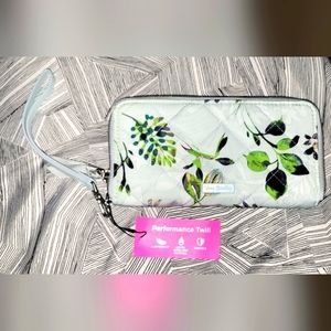 NWT- Vera Bradley Accordion Wristlet - Seawater Blooms